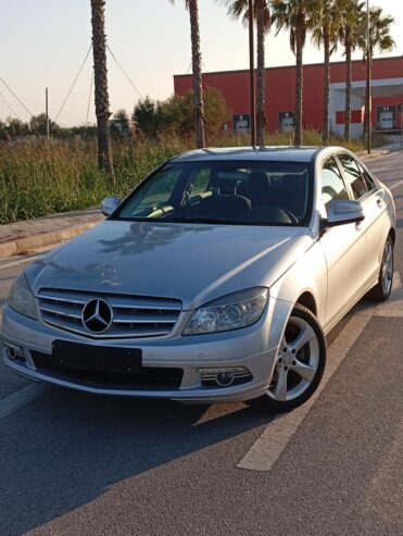 Mercedes Benz viti 2008 automat naft 220